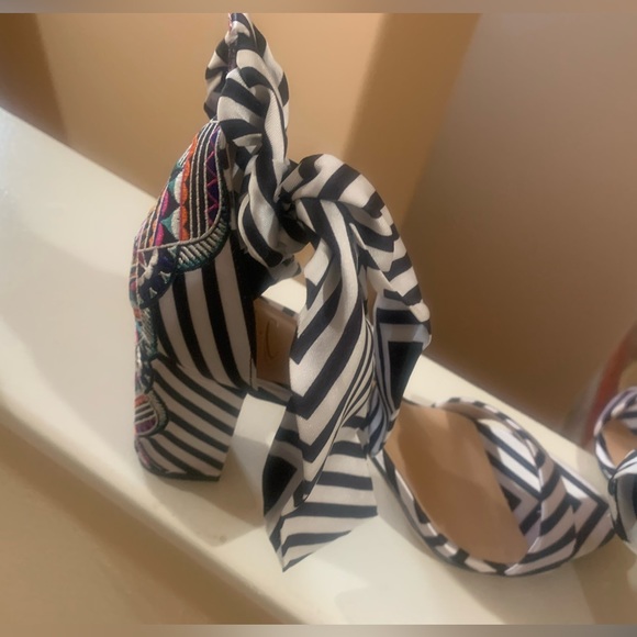 New INC Wrap Up Sandals. Size 9.5 - Picture 4 of 7